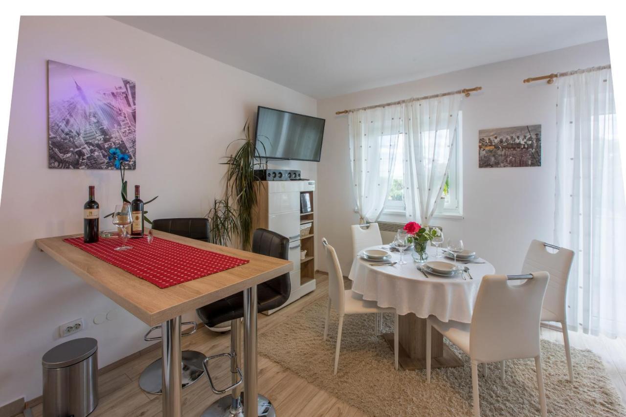 Apartments Dolloree 德拉马利 外观 照片